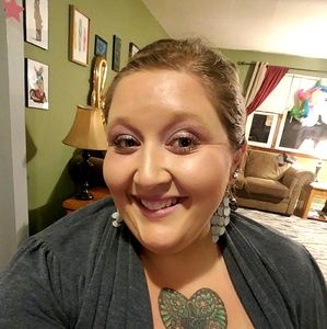 Meet your Posher, Jillian